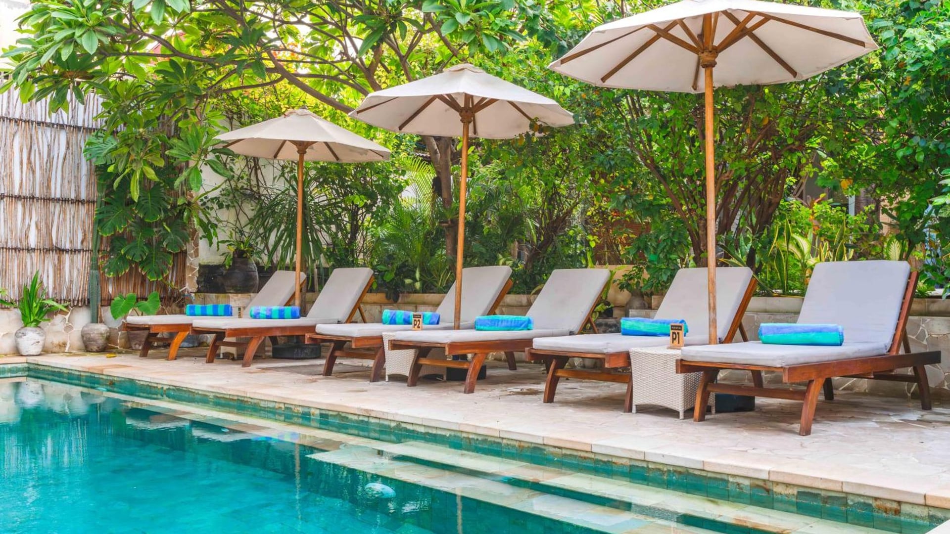 Pool loungers at Balé Sampan